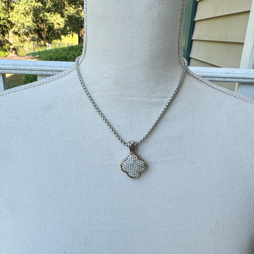 Live show necklace listing